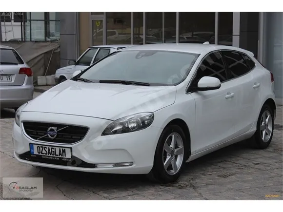 Volvo V40 1.6 D Premium Image 1